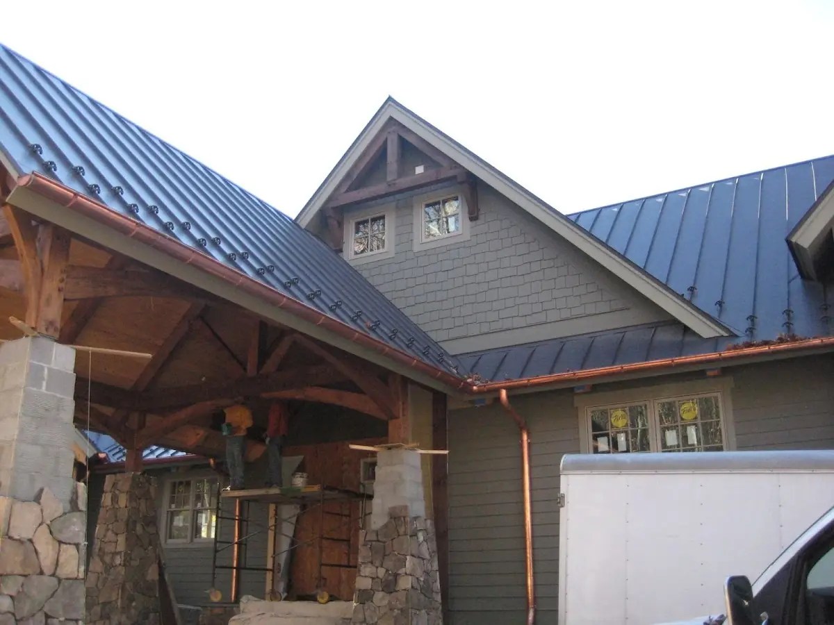 Craftsman Roofing team delivering quality roofing work in Islandia